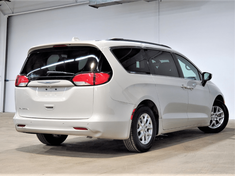 2017 Chrysler Pacifica LX Bluetooth 169 B/W northeastNOW