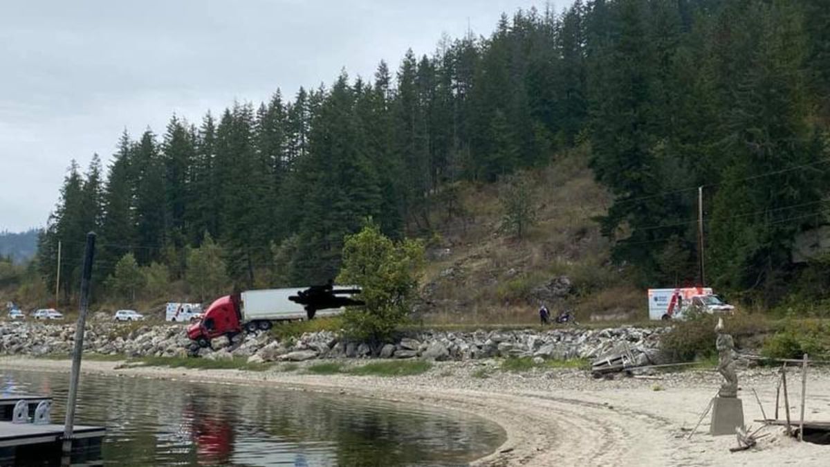 Serious Crash Closes Highway 97A Near Sicamous | CFJC Today Kamloops