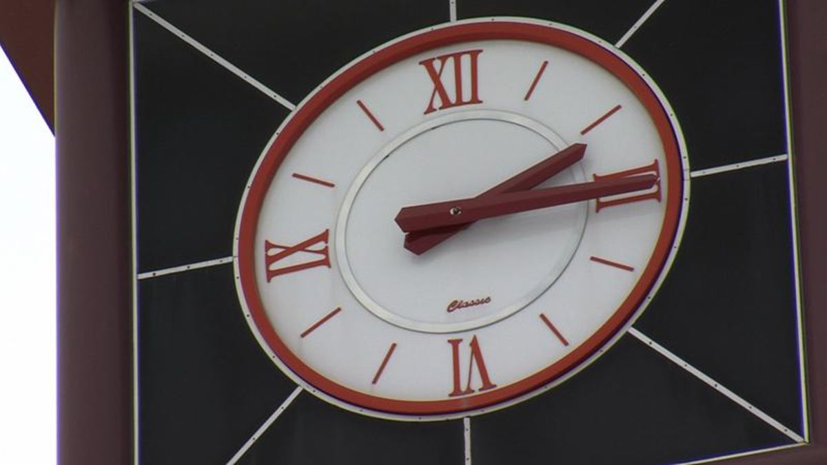 As clocks change back on November 1st, daylight saving discussion