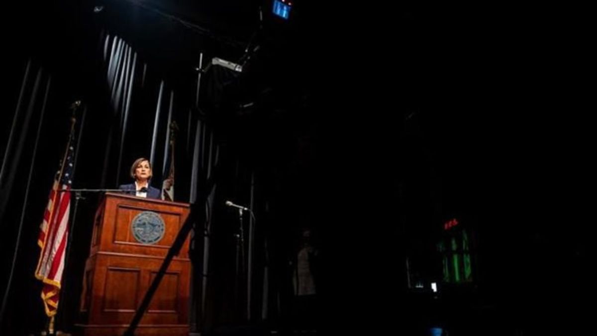 Iowa governor orders limited mask mandate, new restrictions | rdnewsnow.com