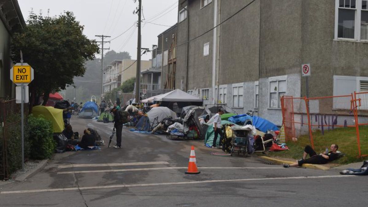 Nanaimo couple creates heat source for homeless with candles and paint cans