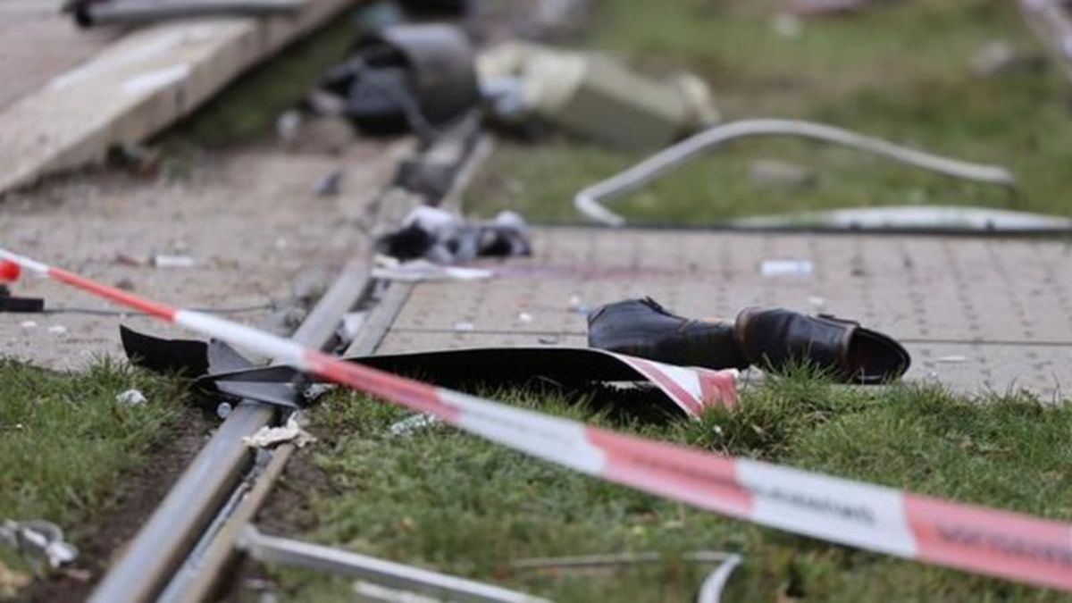 2 dead, 2 injured as car drives hits pedestrians in Germany ...