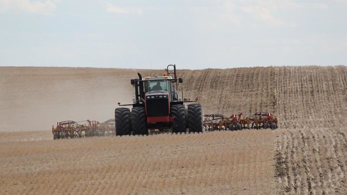 Saskatchewan farmers push ahead with seeding despite cool weather ...