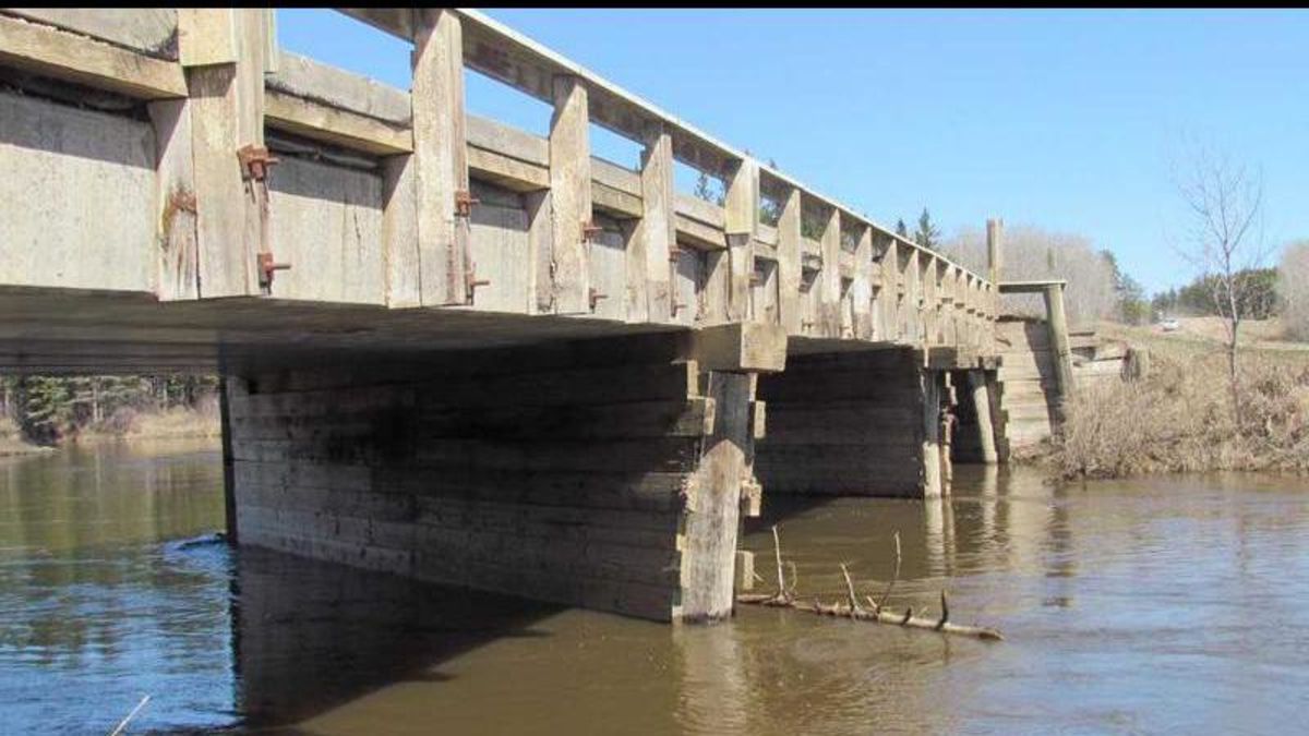 Residents say closure of Buckland Bridge raises safety issues paNOW