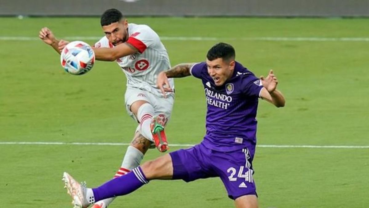 Toronto FC extends unbeaten run thanks to their goalkeeper Alex Bono