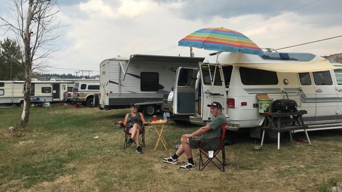 Pritchard evacuees lean on other residents after White Rock Lake fire