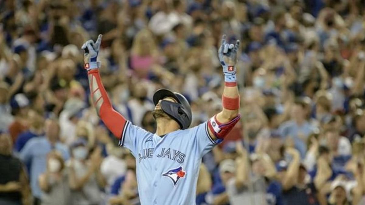 Blue Jays: When does Lourdes Gurriel Jr. return to the Rogers Centre?