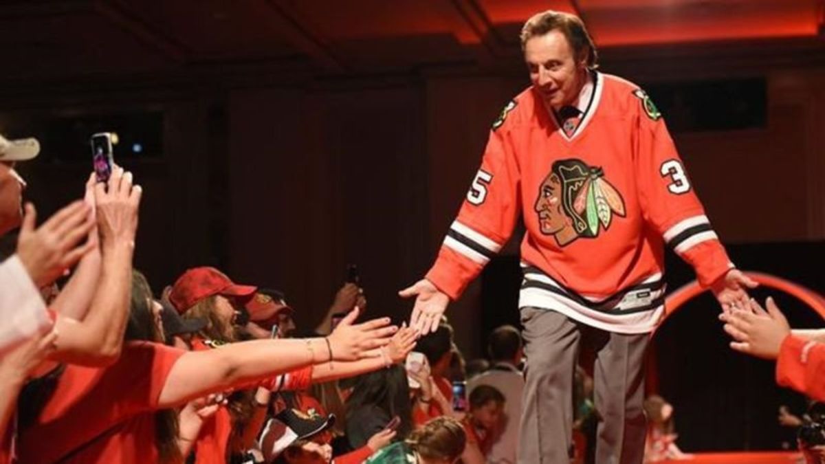 Blackhawks Hall of Fame goaltender Tony Esposito dies at 78 following  battle with pancreatic cancer