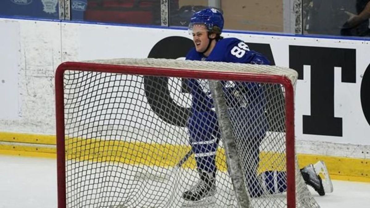 Canucks Goalie Pulled From Game After He 'Puked in His Mask