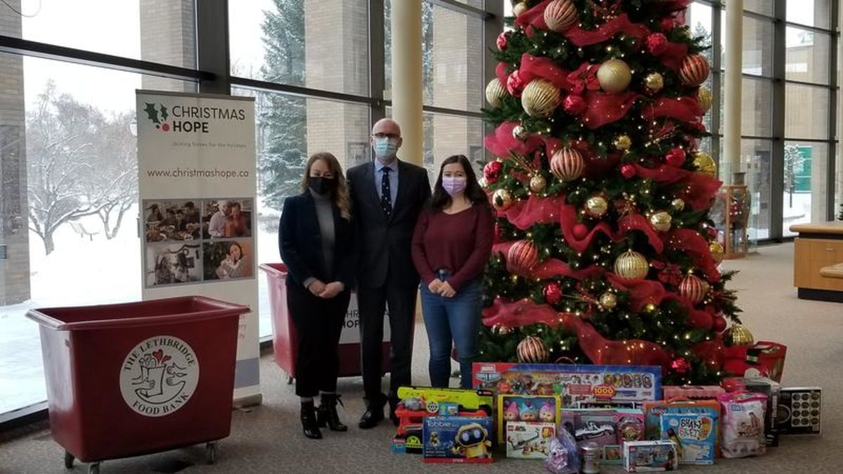 Christmas tree lit at Lethbridge City Hall Lethbridge News Now