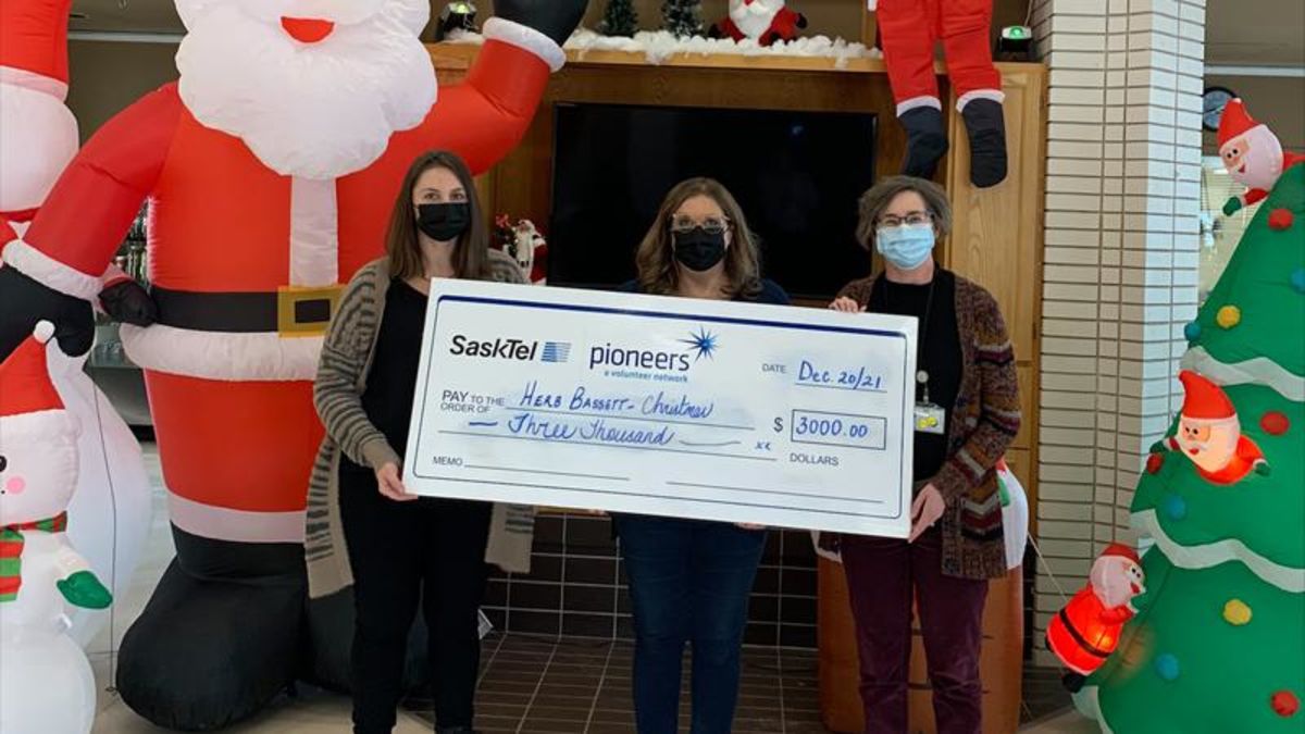 SaskTel Pioneers Donate to Herb Bassett Home paNOW
