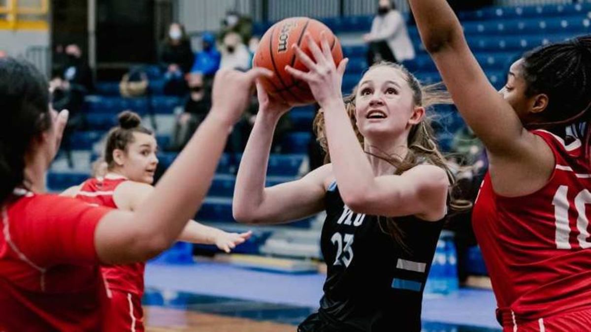 VIU Mariners Women's Basketball Team Aims for National Title on