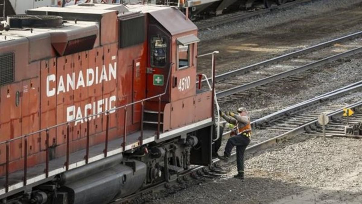 Conductors, engineers on picket line as CP Rail, union can’t reach deal