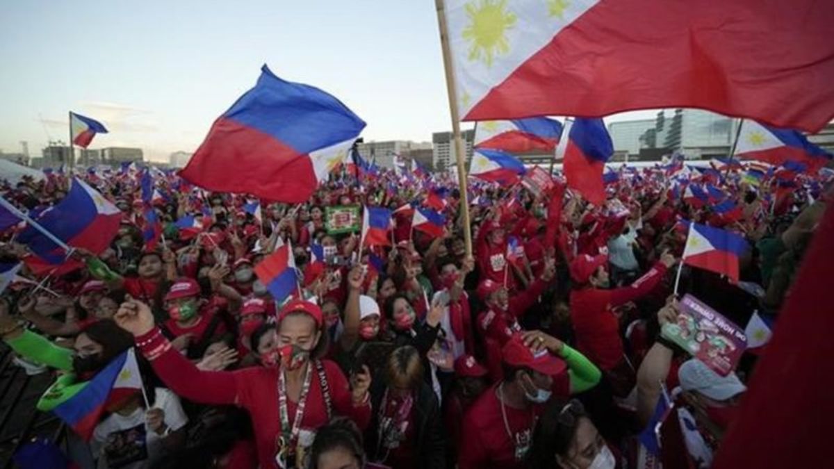 dictator-s-son-a-front-runner-as-filipinos-elect-next-leader