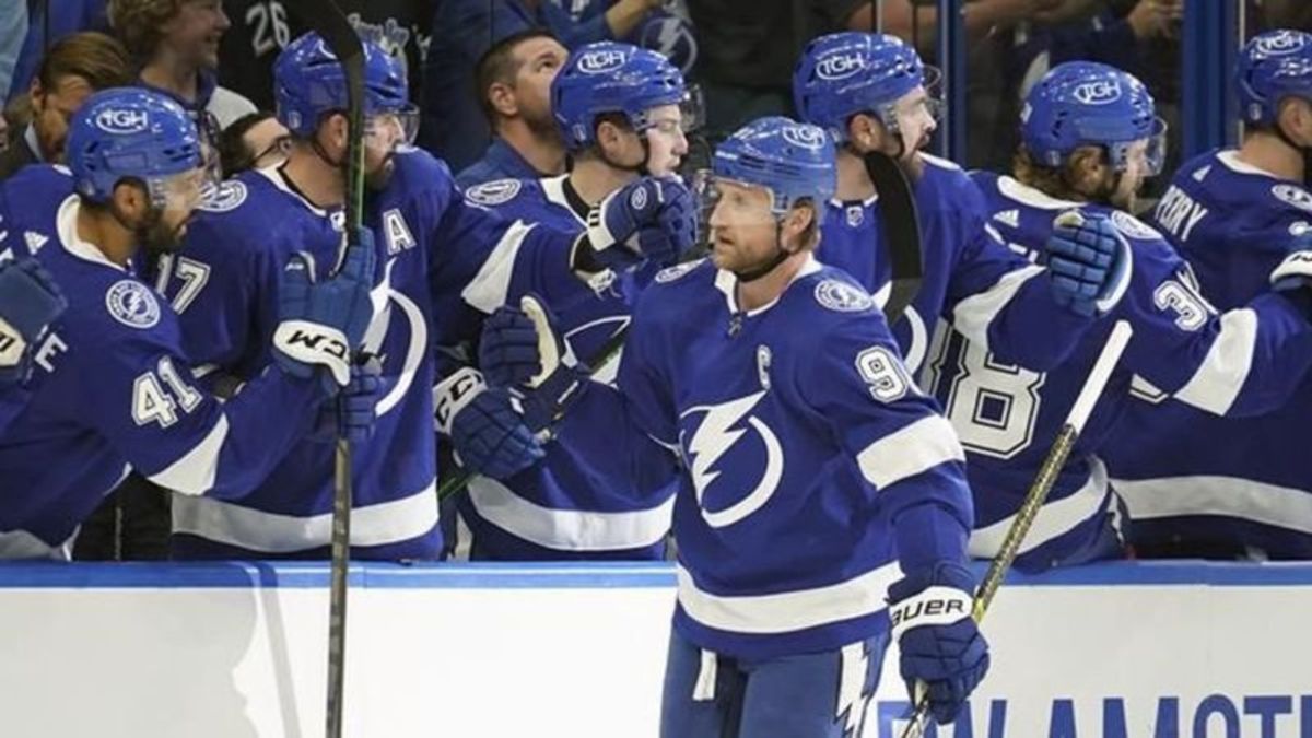 Kucherov finishes with 4 points, Lightning beat Leafs 7-3