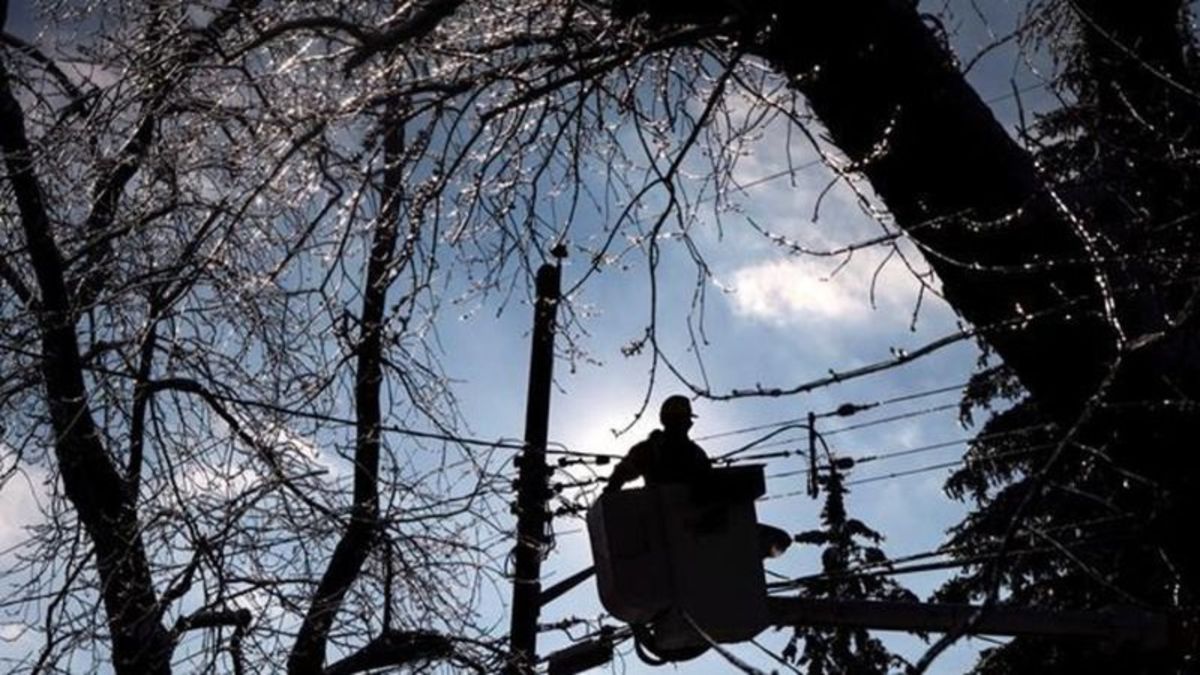 At least four dead, thousands without power after storm | EverythingGP