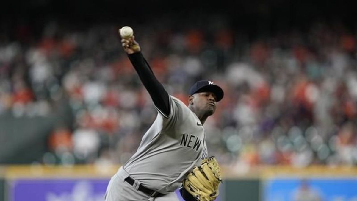 Check out the Astros' Kyle Tucker trying to steal home while the Yankees'  Luis Severino tinkers with PitchCom device - The Boston Globe