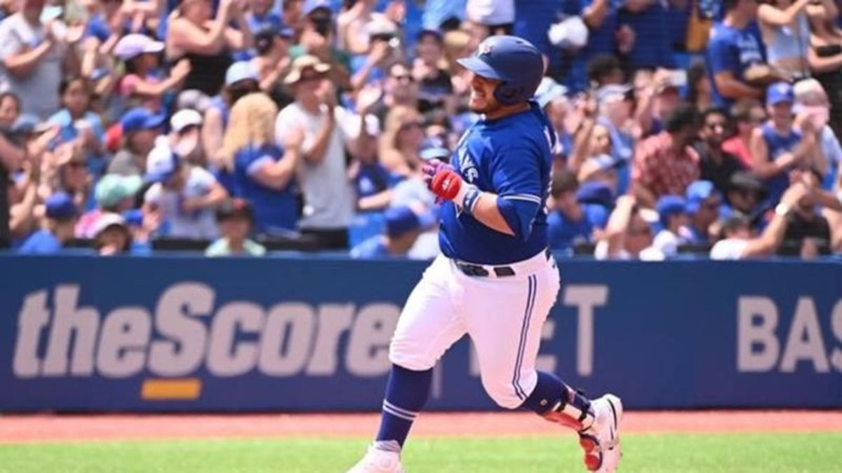 Toronto Blue Jays beat shorthanded Royals 4-2 to claim the four