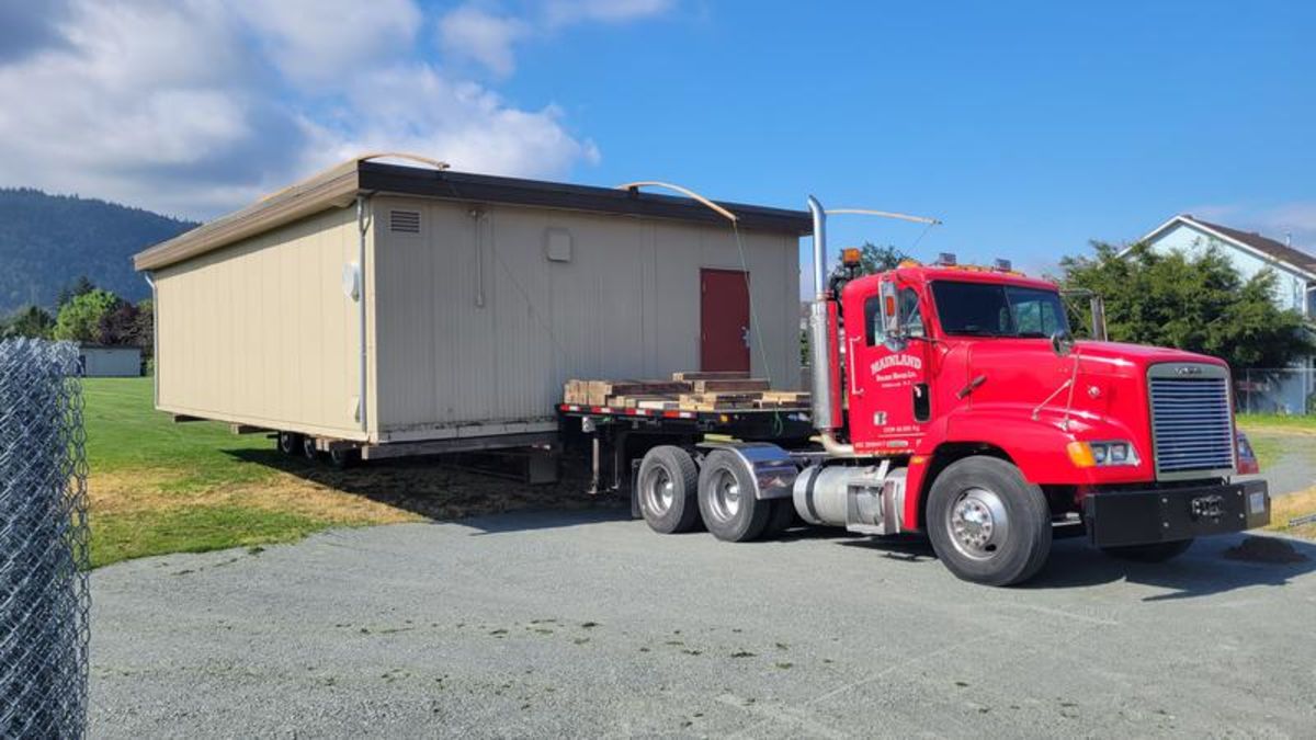 Middle school portables leaving Mt. Slesse en route for A.D. Rundle in ...