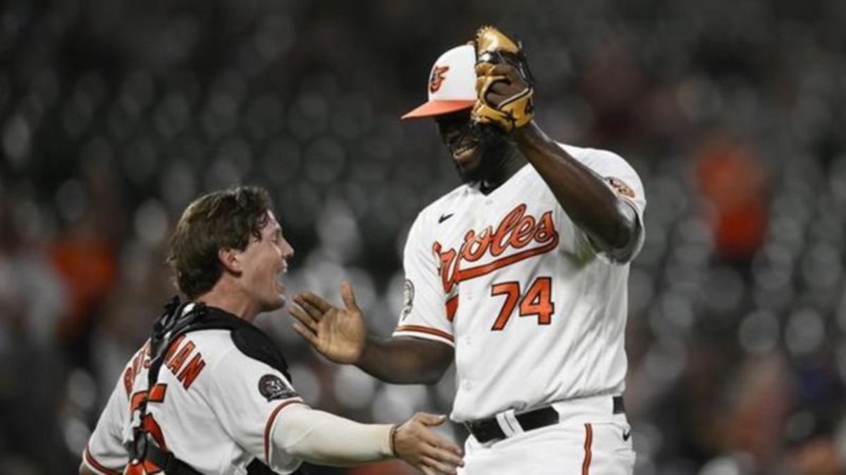 Orioles hit 4 homers in 7-4 victory over Blue Jays