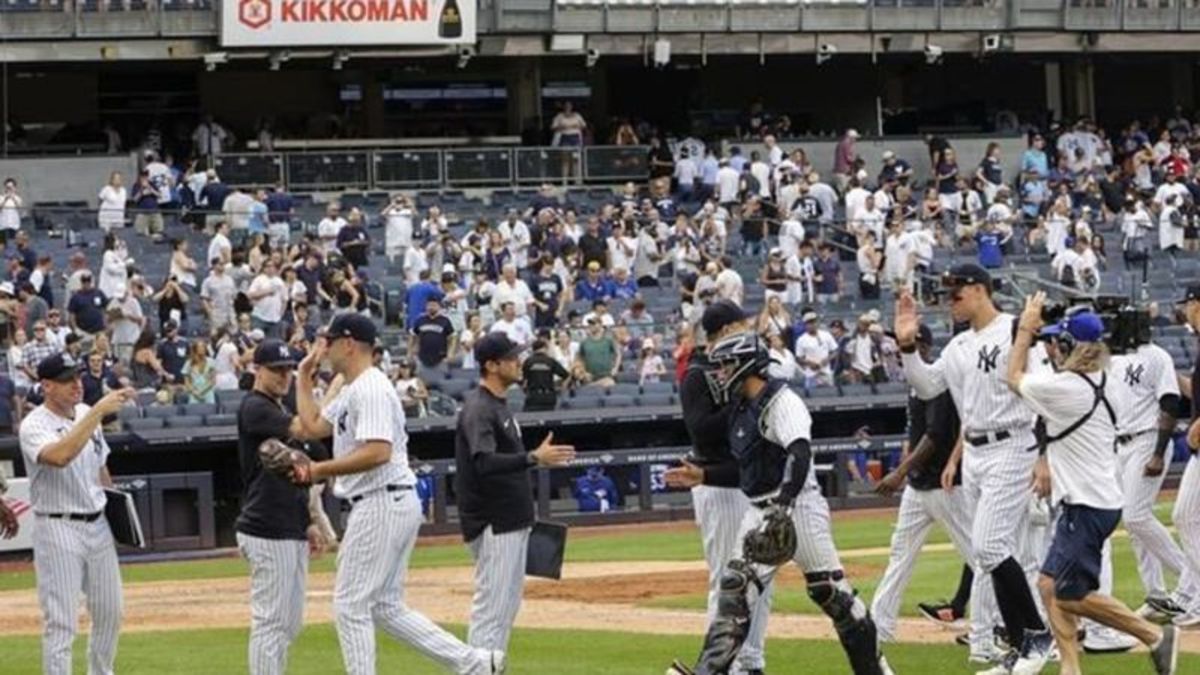 Sagging Yankees right ship for an afternoon, beat Blue Jays on Andrew  Benintendi home run - The Boston Globe