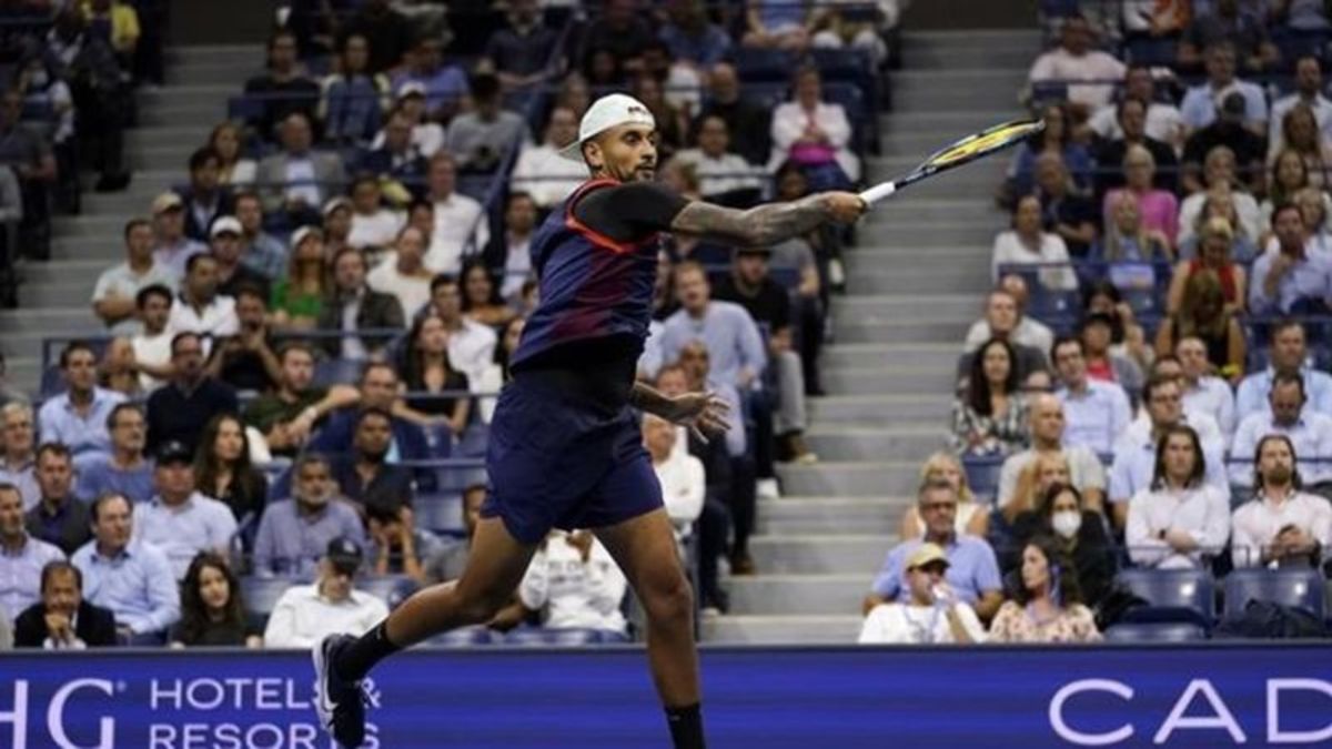 Hairy situation at US Open 2 removed for haircut in stands
