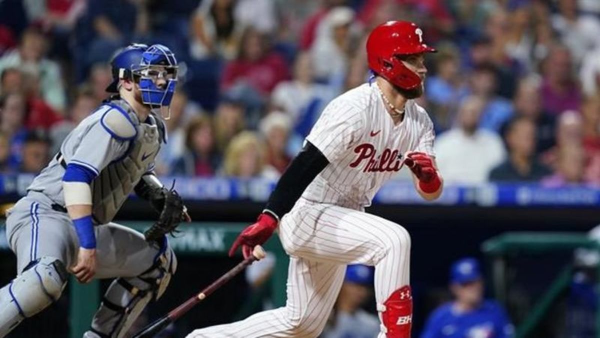 Chapman, Bradley Jr. dingers help Blue Jays outslug Phillies in