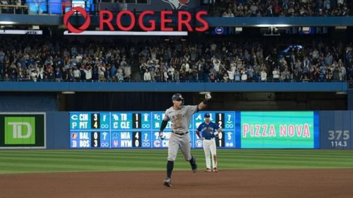 Blue Jays fan Frankie Lasagna just misses catching Aaron Judge’s 61st(02)