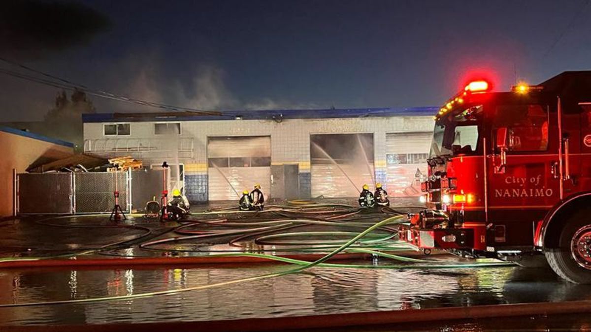 VIDEO: Stubborn Fire Badly Damages Building In Downtown Nanaimo | 88.5 ...