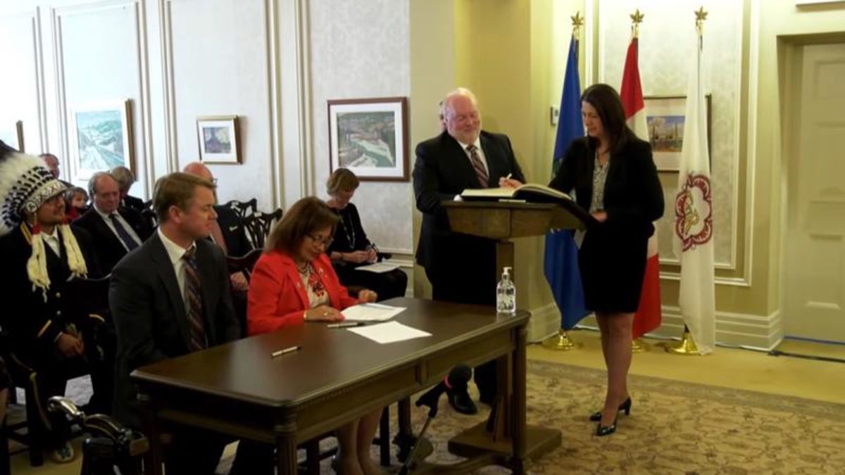 Danielle Smith Becomes 19th Premier Of Alberta | EverythingGP