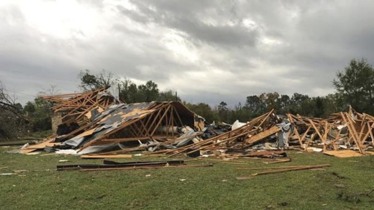 1 dead, dozens hurt as tornadoes hit Texas and Oklahoma | Lethbridge ...
