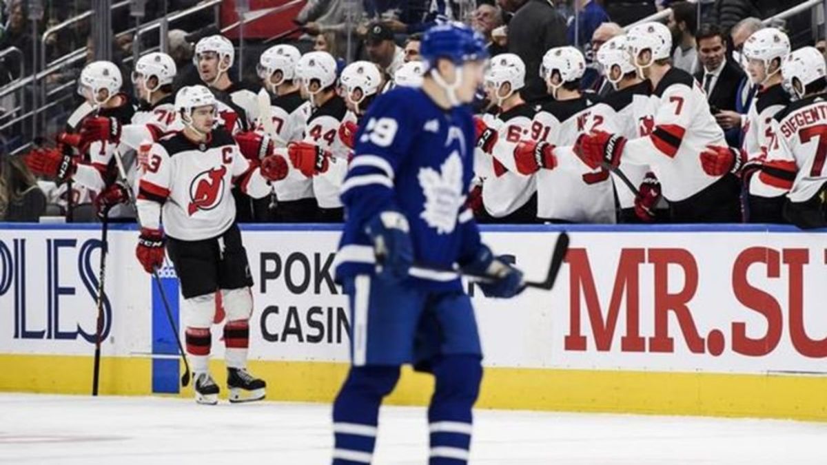 Matthews' late power-play goal gives Leafs win over Devils