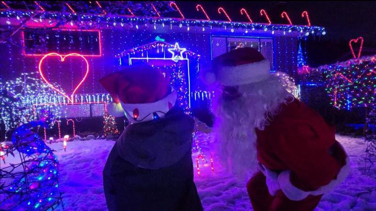Local teen raises thousands for Kamloops Hospice with holiday light