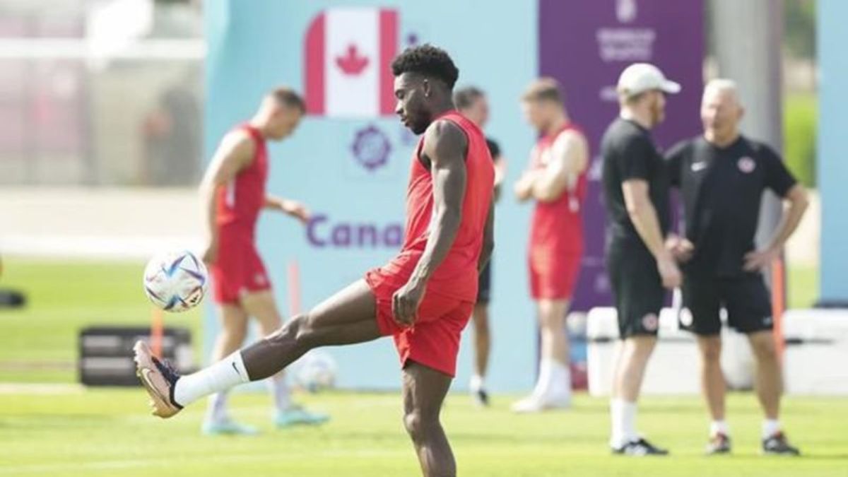 Canada's Alphonso Davies suffers muscle tear 2 weeks before World