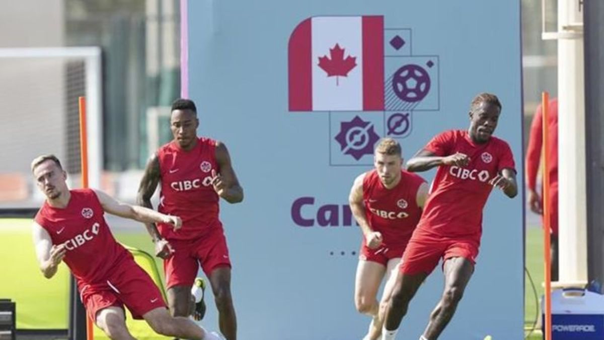 Canadian star Alphonso Davies exits Bayern Munich match with hamstring  injury 2 weeks before World Cup