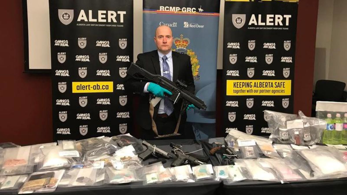 Over $100,000 worth of drugs and four guns seized from repeat offender ...