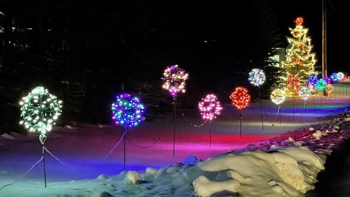 La Ronge Christmas display features orbs for the departed, Ukrainian