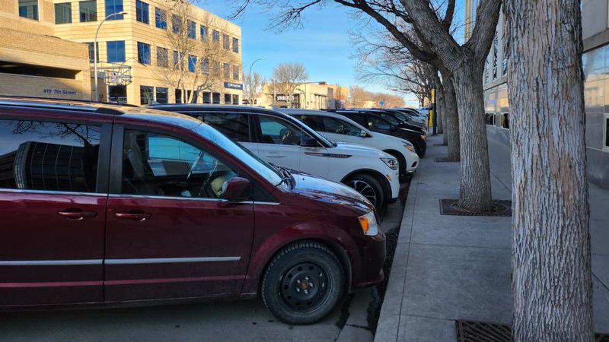 Province freezing private passenger vehicle insurance rates