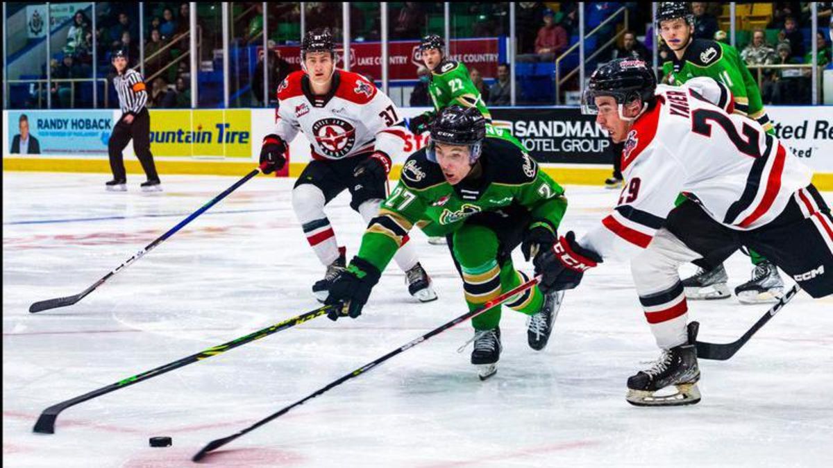 Moose Jaw forward Brayden Yager in healthy rivalry with Regina Pats forward  Connor Bedard - BVM Sports