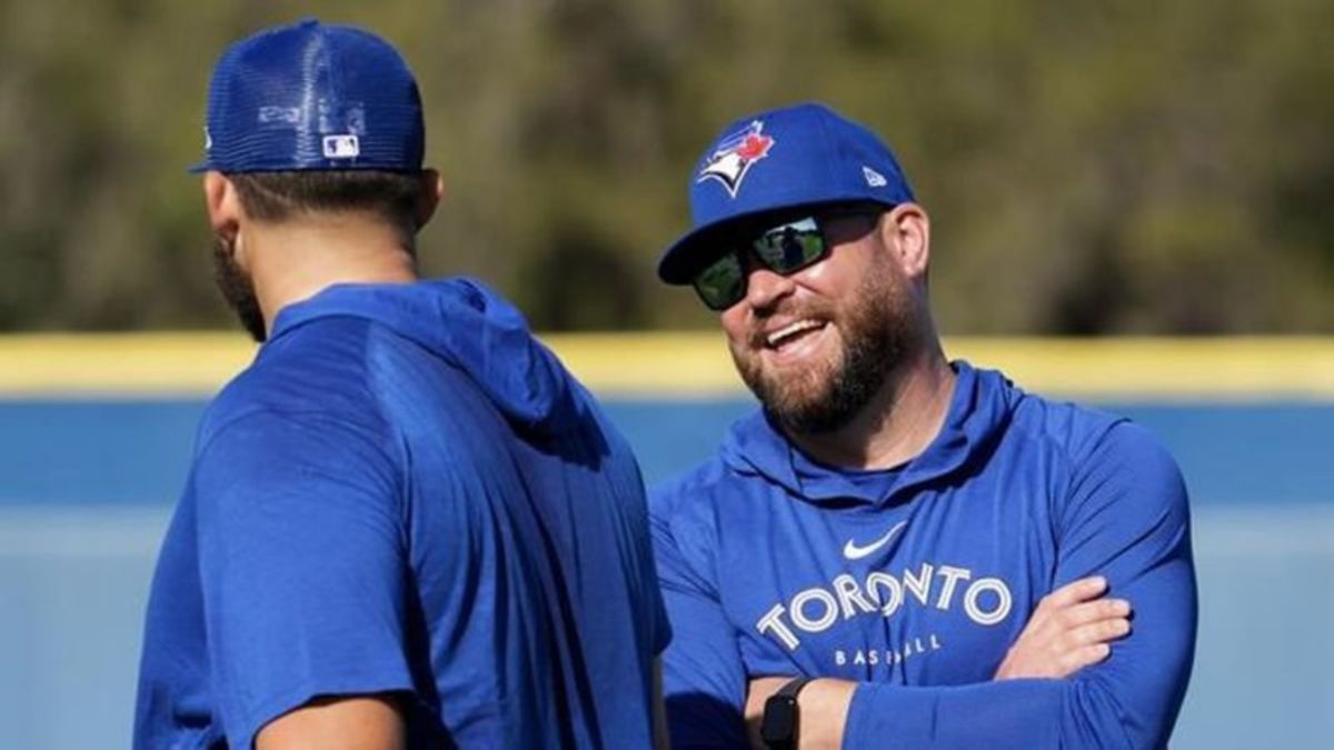 Blue Jays sign manager John Schneider to three-year deal