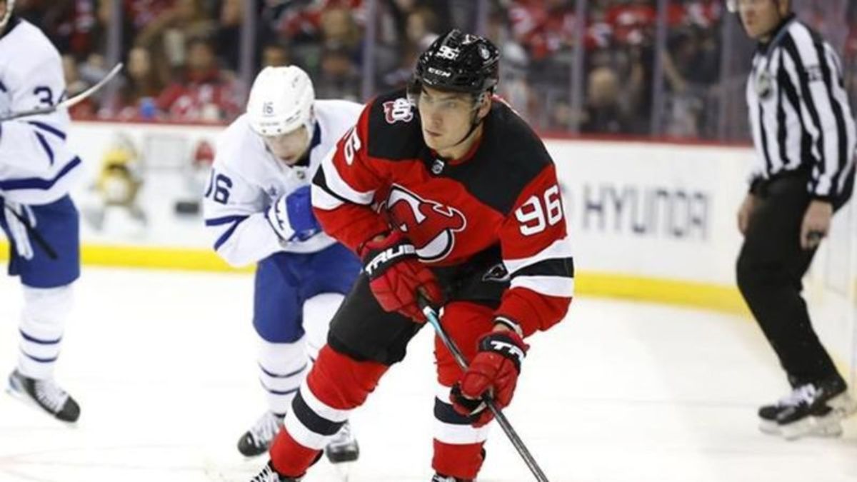 Matthews' power-play goal lifts Leafs over Devils