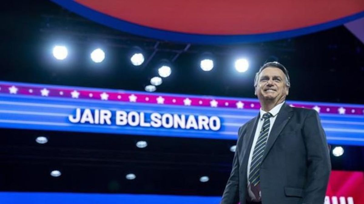 Bolsonaro Returns To Brazil After 3-month Stint In Florida | EverythingGP