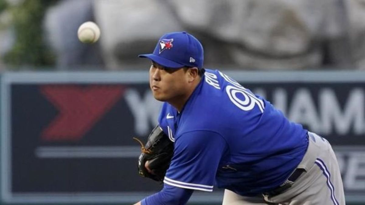 Blue Jays put pitchers Ryu and White on injured list to finalize