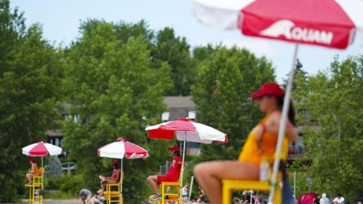 Ontario proposes lowering minimum age for lifeguards to 15 to ease