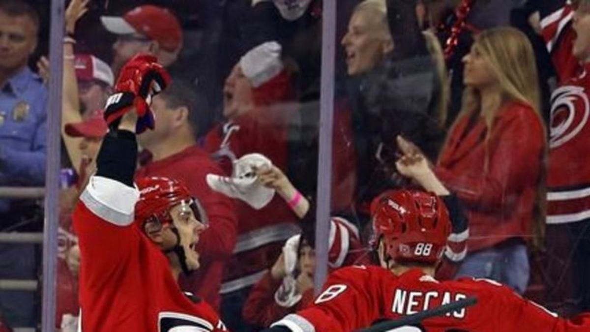 Hurricanes hold on to beat Islanders to open NHL playoffs
