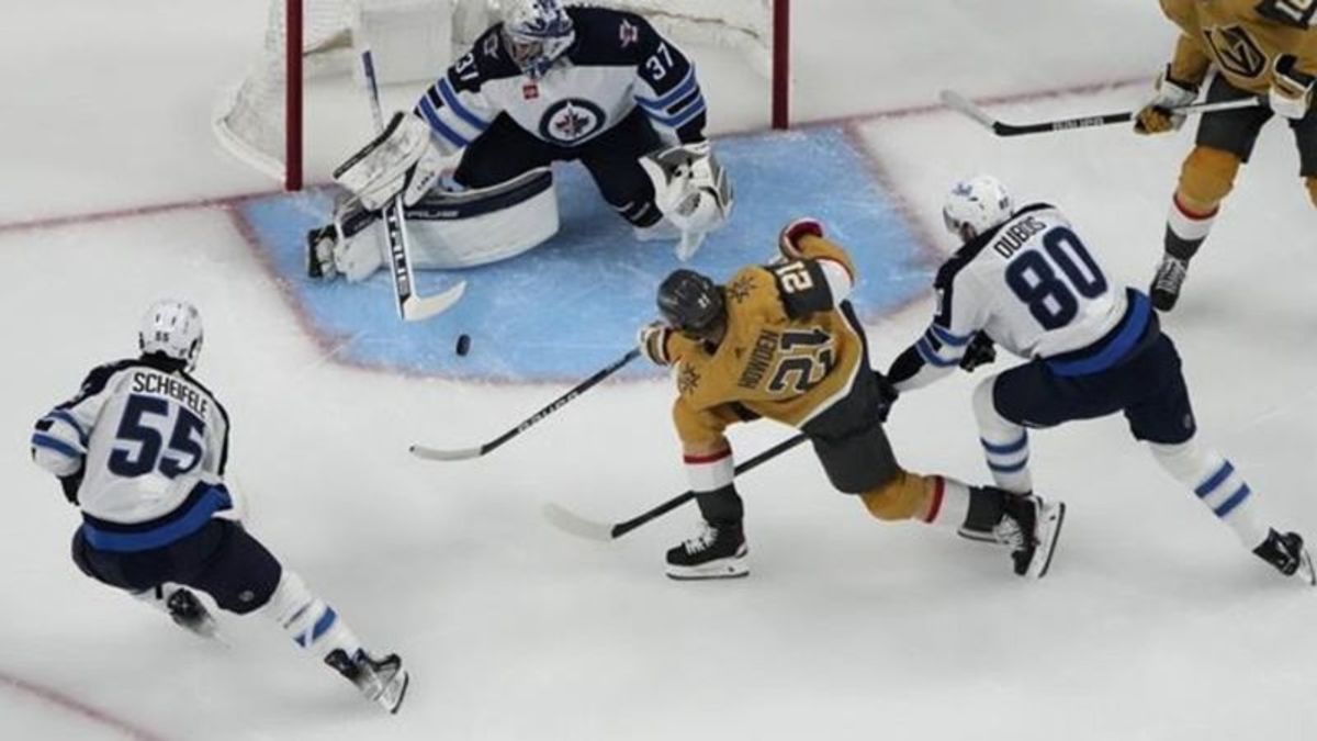 Lowry scores twice in Jets' Game 1 victory over Golden Knights