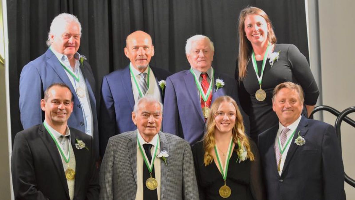 2023 class inducted into PA Sports Hall of Fame during ceremony 900 CKBI