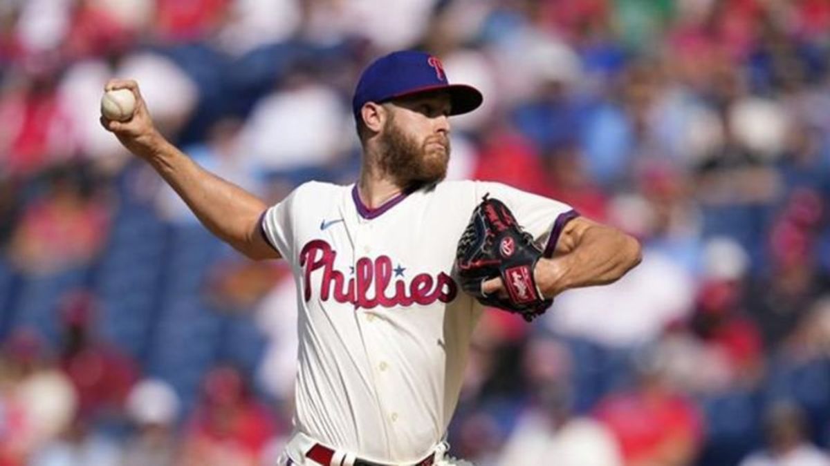 Phillies come back to defeat Blue Jays 2-1 on error in 10th inning