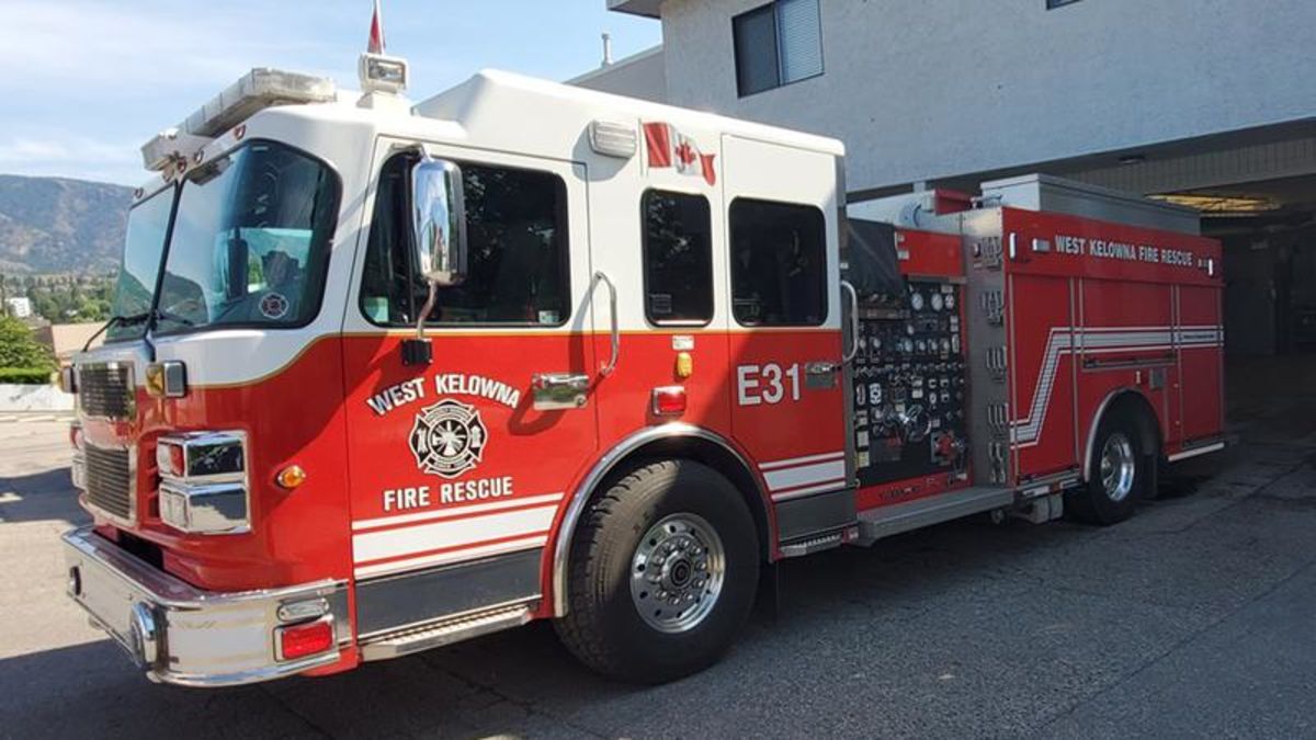 Suspicious hedge fire spreads to structures in West Kelowna | Vernon ...