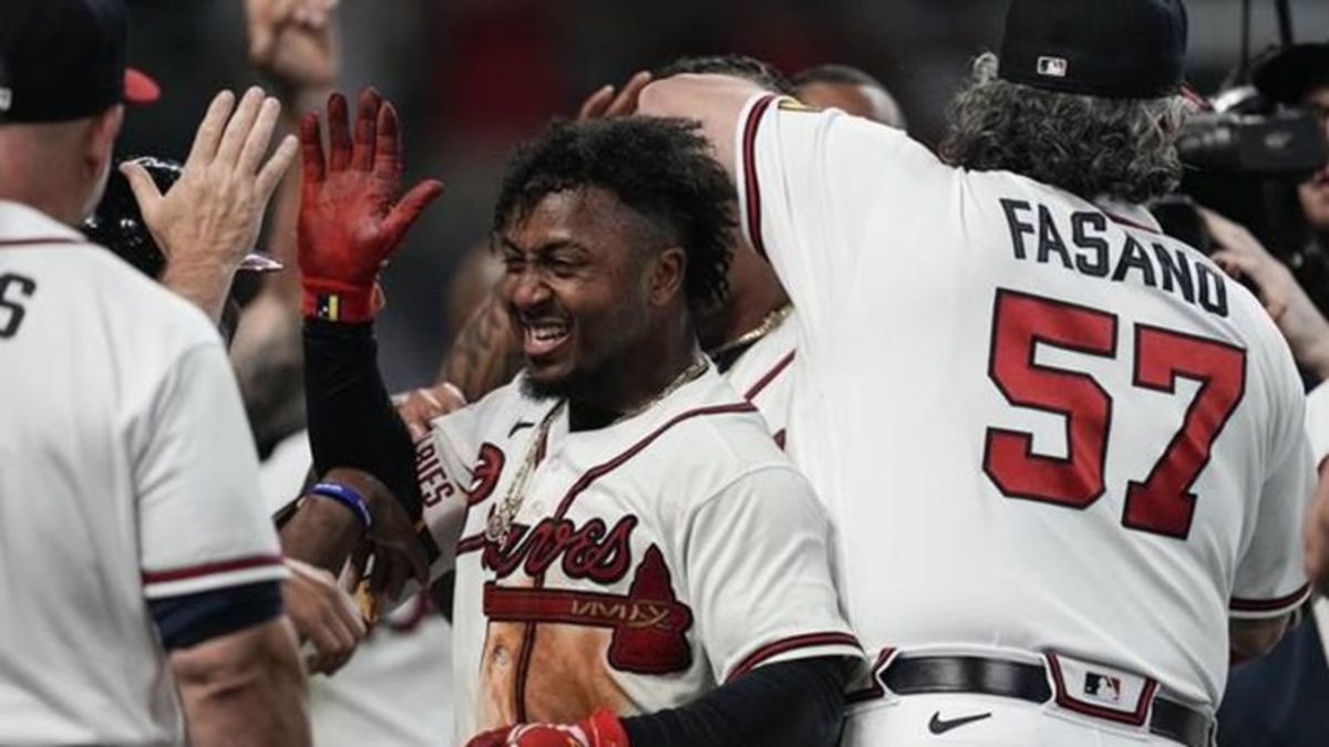 Ozzie Albies' two-run homer (28), 08/12/2023